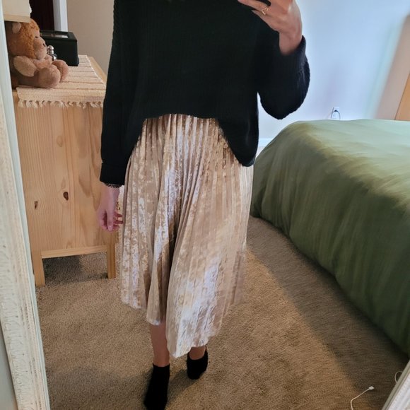 Gold Crushed Velvet Pleated Midi Skirt - Picture 4 of 5